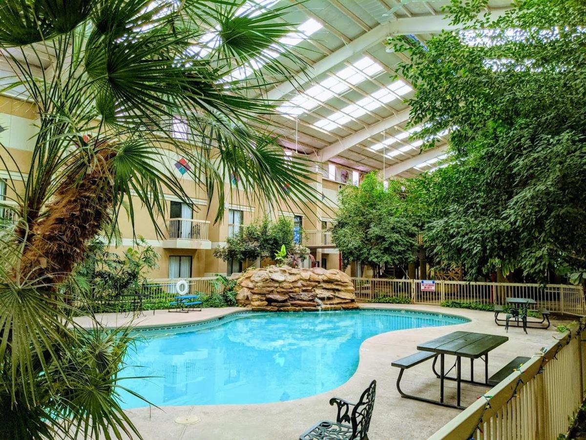 Atrium 2*